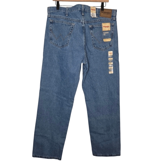 Wrangler Rugged Wear Mens Classic Fit Medium Wash Denim Jeans Size 36 X 29 - Picture 2 of 12